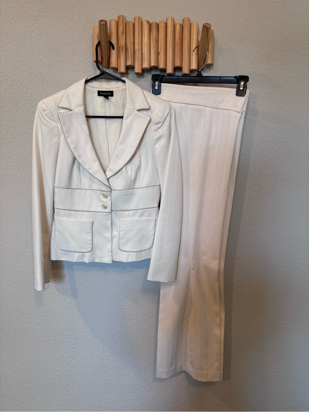 Bebe White Pinstripe Pant Suit Set NWOT Blazer Size 6 Pants Size 2 Career Chic - Picture 2 of 11